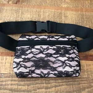 Black lace fanny